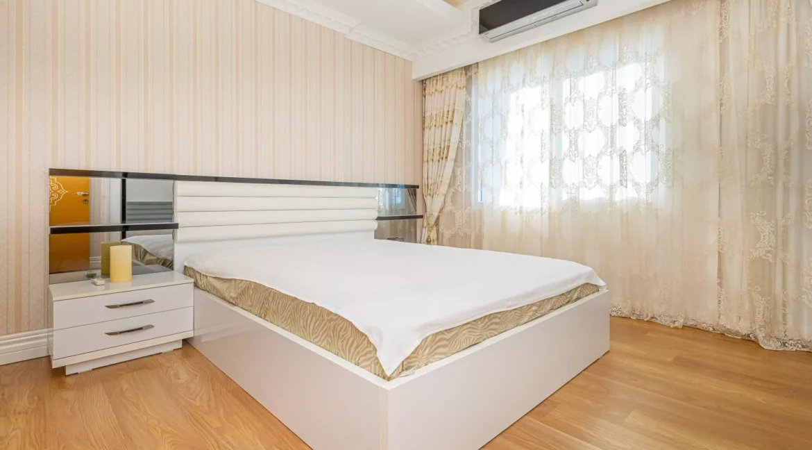 28c35112-7eeb-4c74-82cd-e0c7ce0f6aca