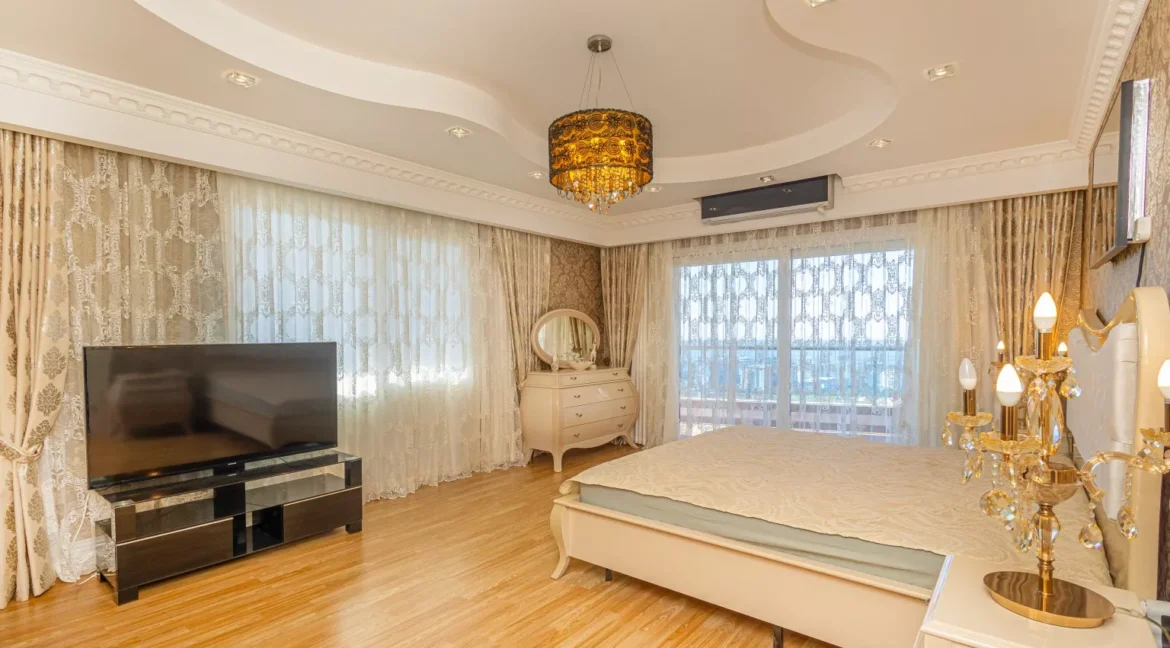 f1c9e91e-2246-4dbf-8c76-b95002612f09